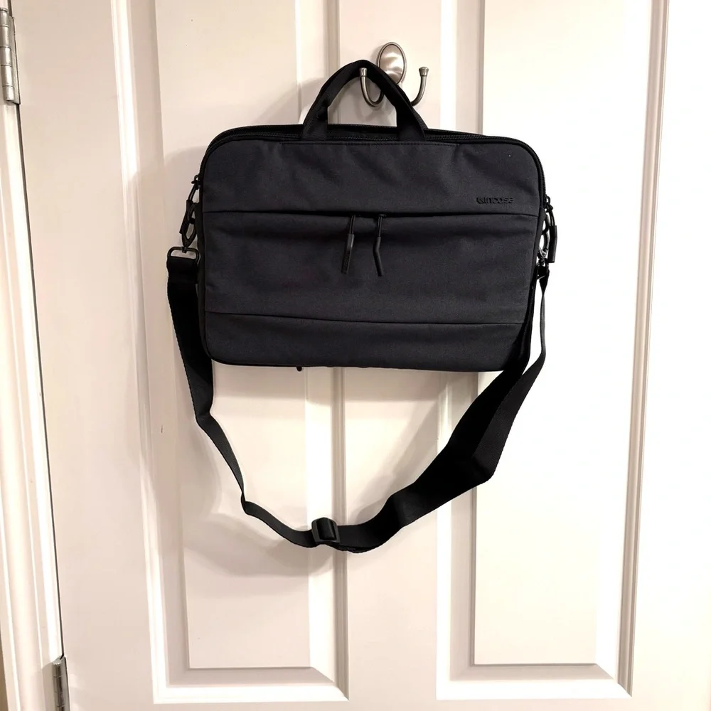 NWOT Incase Charcoal City Brief 13 Inch Laptop Bag